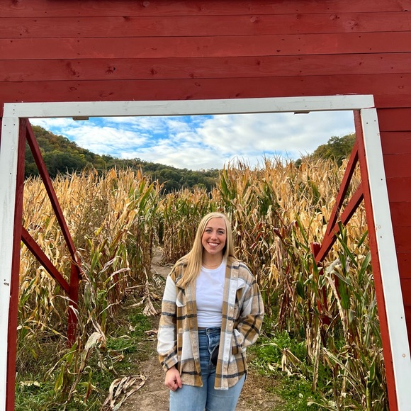 Meet Your Posher - Picture 1 of 14